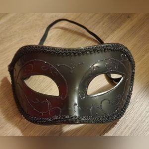Luxurious Black Mascarade Mask